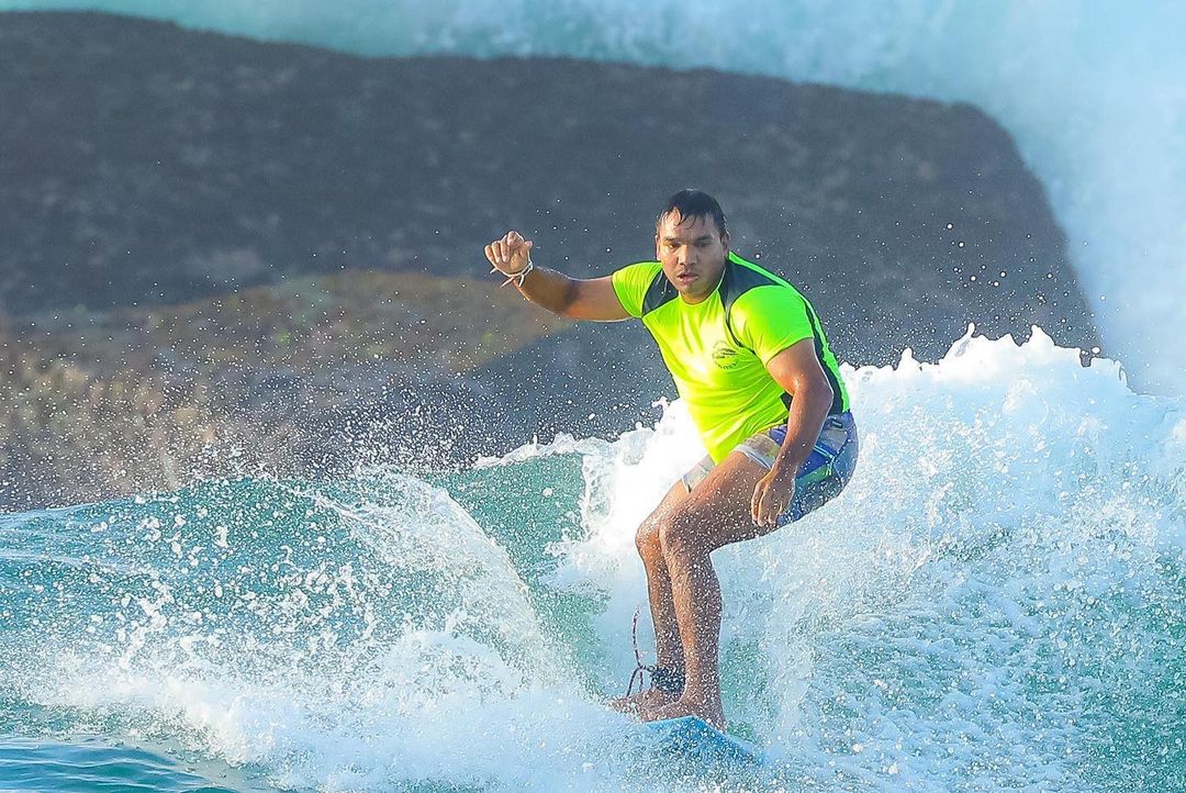 හිටපු ක්‍රීඩා ඇමති නාමල් Surfing කරන්නේ මෙහෙමයි