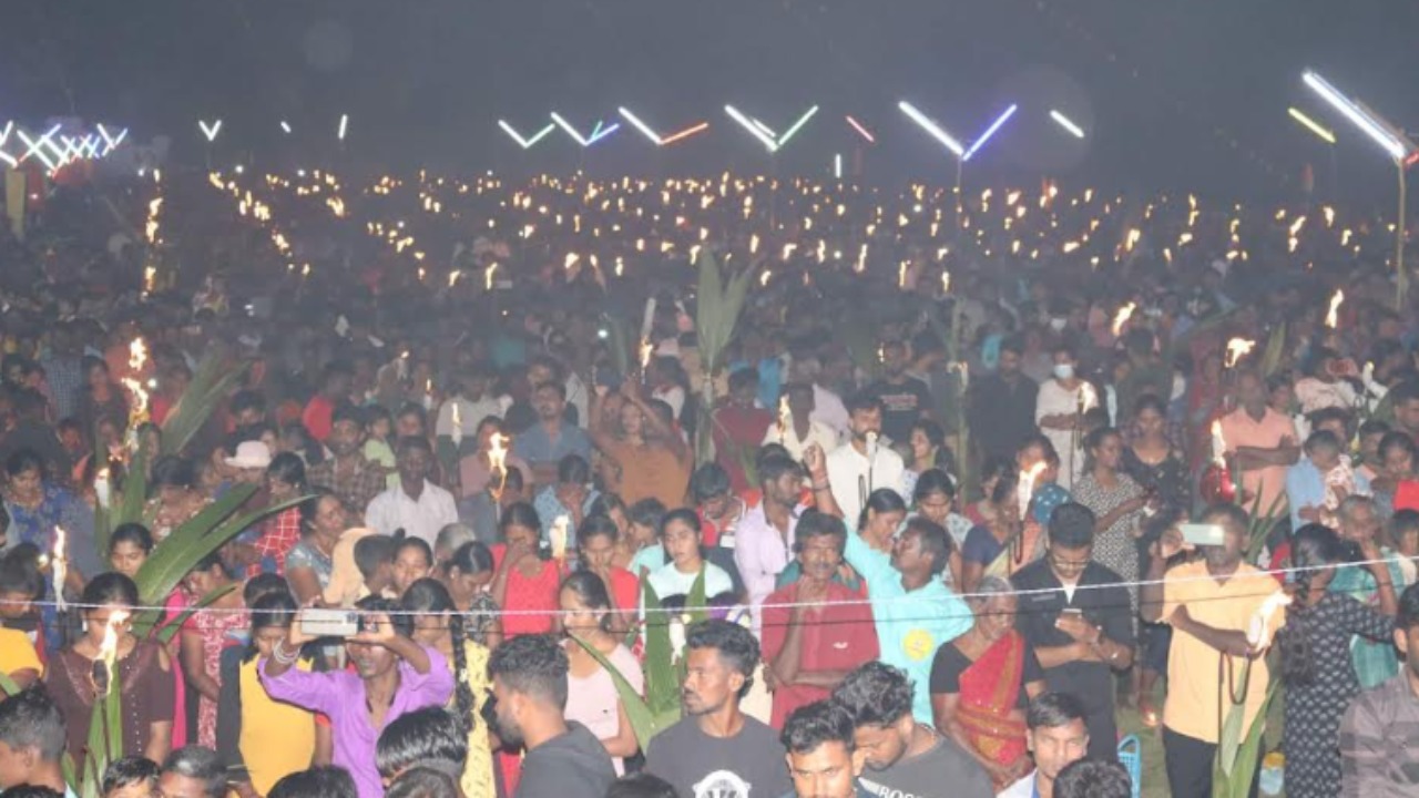 උතුර පුරා LTTE සැමරුම් – මහවිරු ගී ගයති (PHOTOS)