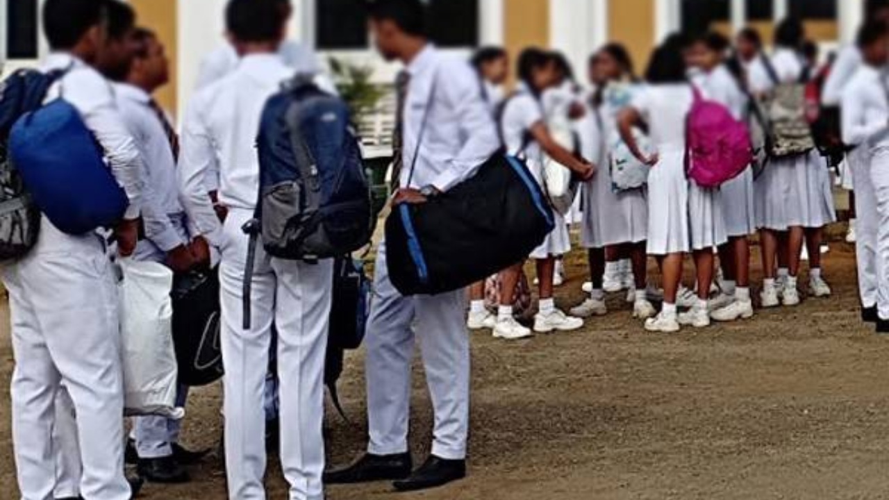 පාසල් සිසුන්ට රජයෙන් ව්‍යායාම උපකරණ කට්ටල