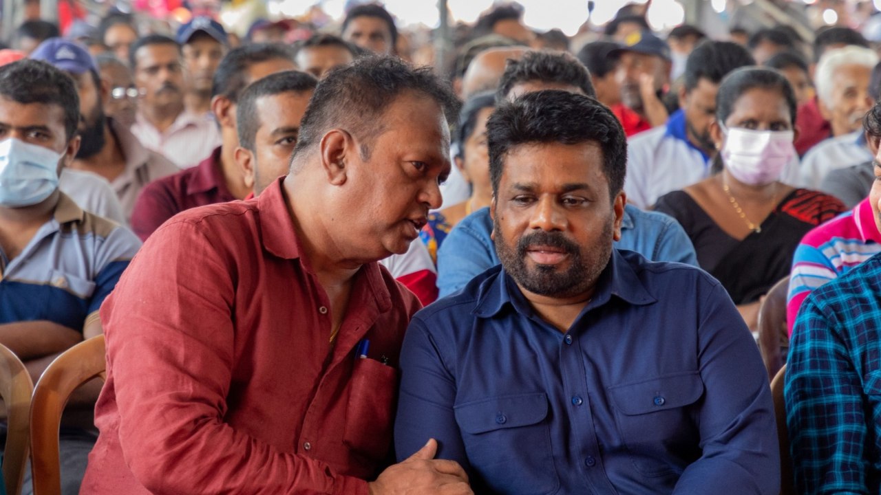 ප්‍රසිද්ධ නිවේදකයෙකු මාලිමාවේ වේදිකාවට – අනුර ඉදිරියේ සංවේදී කතාවකුත් කරයි