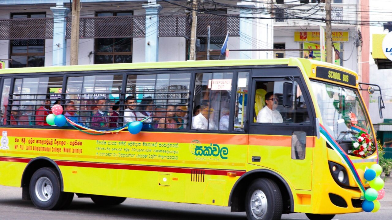 සමාජවාදීන්ට බයේ සජිත් බස් දීමත් නවත්වයි