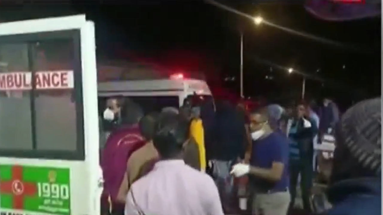 UPDATE: බස් එක පෙරලෙන්න කලින් තවත් වාහන දෙකක ගැටිලා – මියගියේ වෑන් රථයේ පුද්ගලයින්