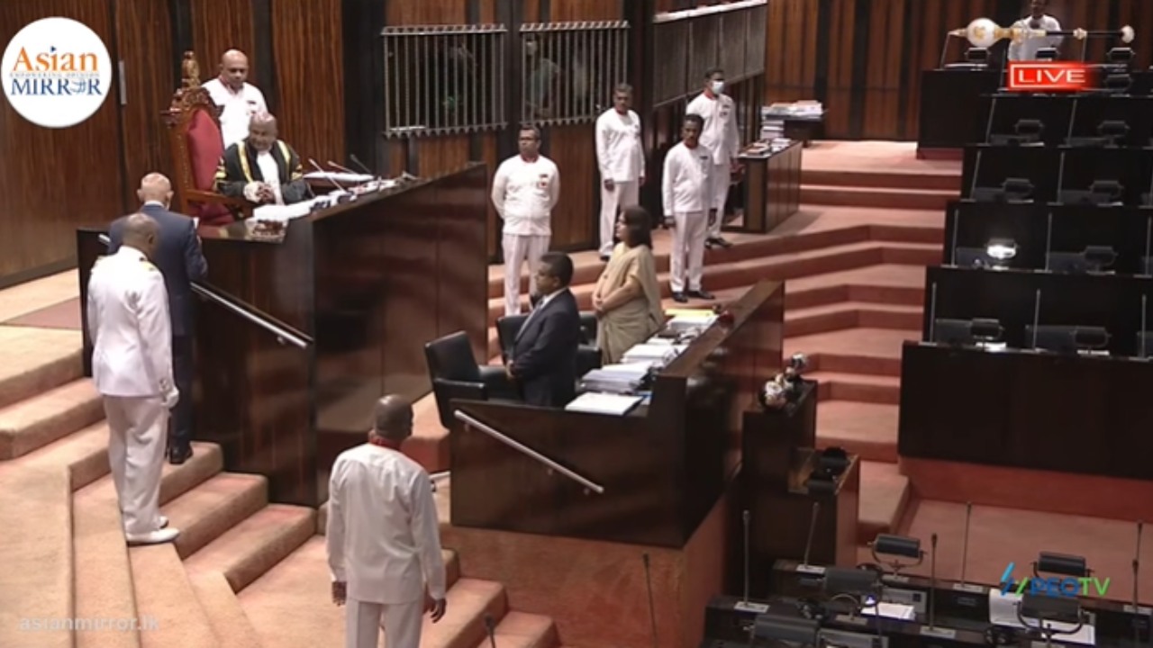 මුජිබර් වෙනුවට ෆවුසි දිවූරුම් දෙයි