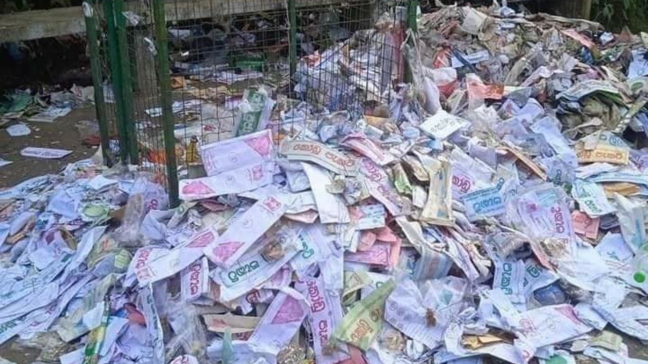 කුණු ටොන් 08ක් සිරිපාදේ දාලා ගිහිල්ලා