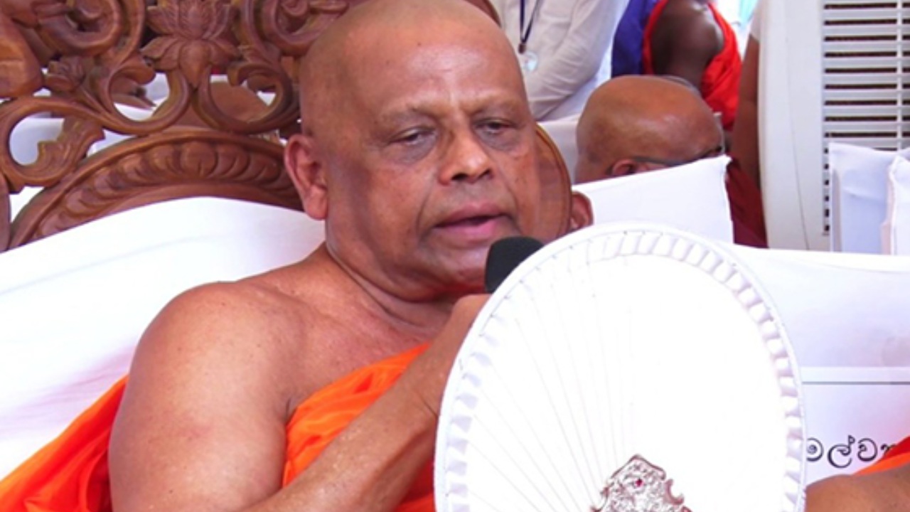 “කිසිදු අවංක දේශපාලඥයෙක් මේ රටේ නැහැ” – අස්ගිරි මහා නාහිමි ලොක්කන්ට කියයි