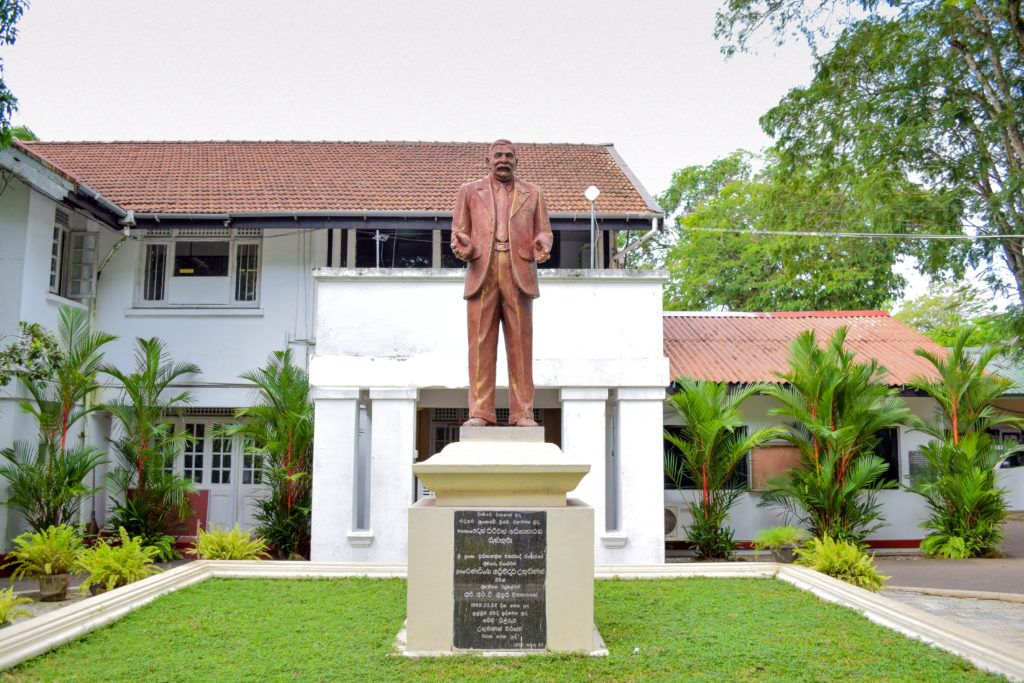 කොළඹ හතේ කූඹි කැලේ ඇරඹූ පාසල