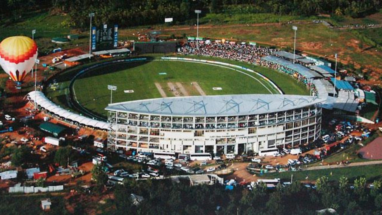 දඹුල්ලේ ජාත්‍යන්තර ක්‍රිකට් පිටිය පාළුවට ගිහින්