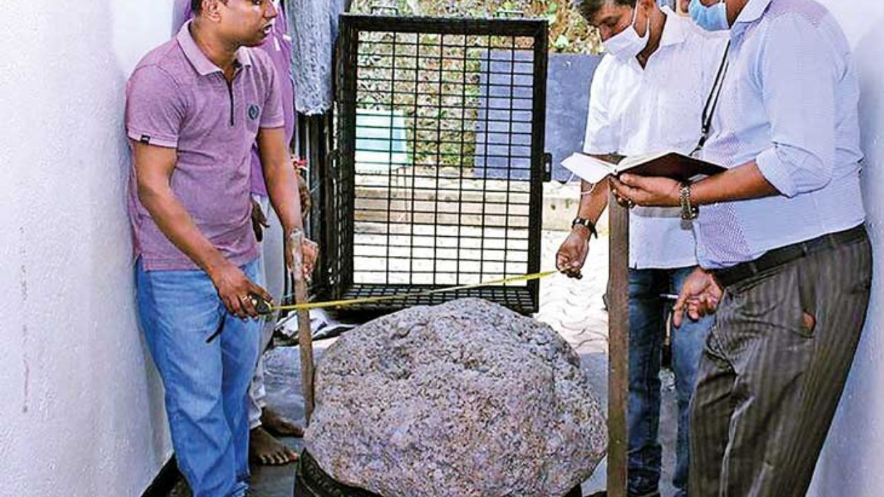 රත්නපුරෙන් හමු වූ ලොකුම මැණික් පොකුර මුලාවක් – තක්සේරු කළ අමුතු විදිය ගැන කෝප් කමිටුවේදී හෙළි වෙයි