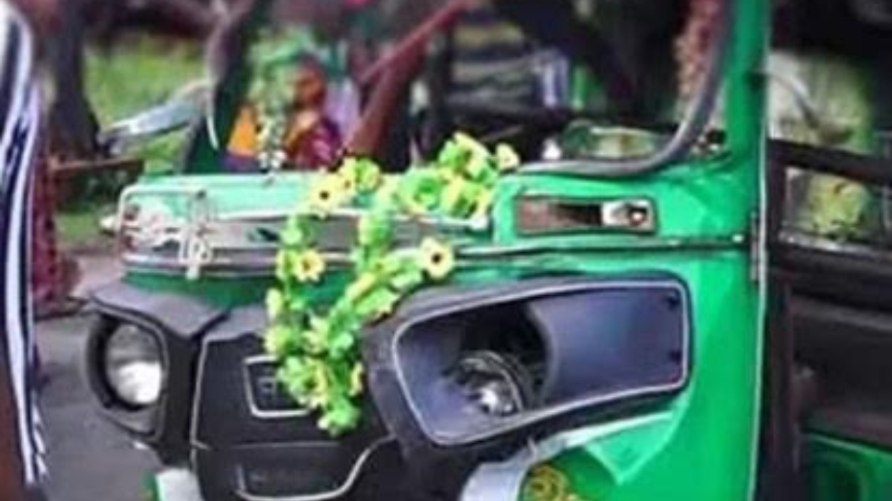 පාසල් ළමුන් රැගෙන ගිය ත්‍රීරෝද රථයක් පෙරලෙයි – සිසුන් 9ක් රෝහලේ
