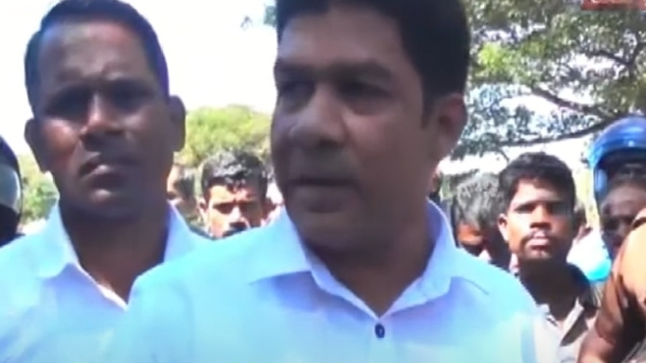 විරෝධතාවකට ගිය පොහොට්ටුවේ මන්ත්‍රීට දිඹුලාගලදී විරෝධයක්