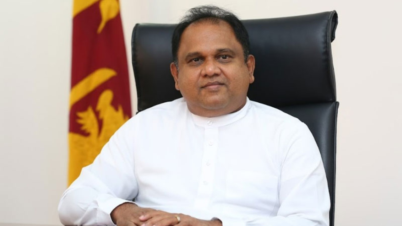 බේකරි මිල අඩු කරන්නැයි වෙළඳ ඇමැති බේකරි හිමියන්ගෙන් ඉල්ලයි