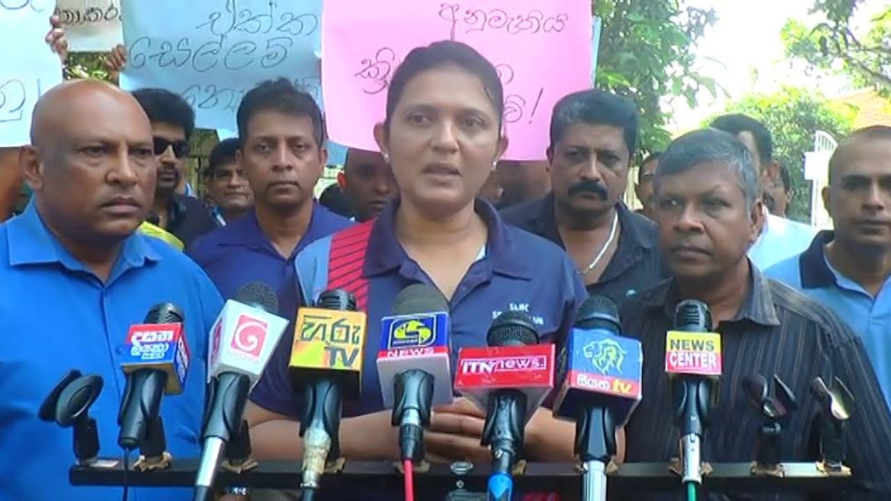 ගුවන්විදුලි සංස්ථා සේවකයෝ විරෝධතාවයක