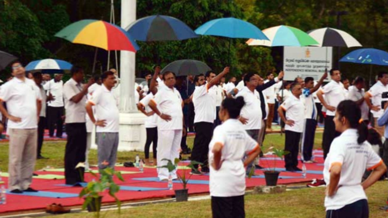 කුඩ ඉහළගෙන යෝග කළේ මේ නිසයි – බන්දුලගෙන් පැහැදිලි කිරීමක්