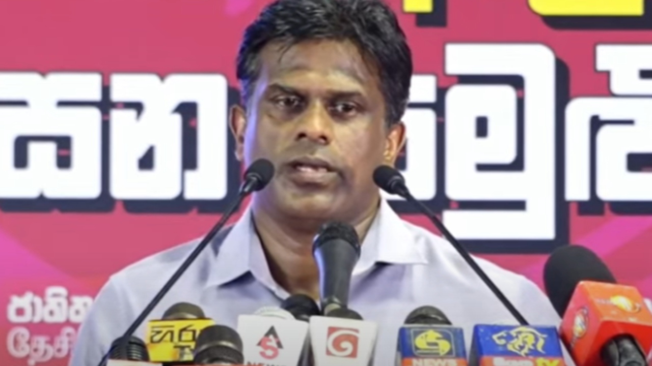 ආසියානු රන් පදක්කම්ලාභී ක්‍රීඩකයා මාලිමාවේ වේදිකාවට