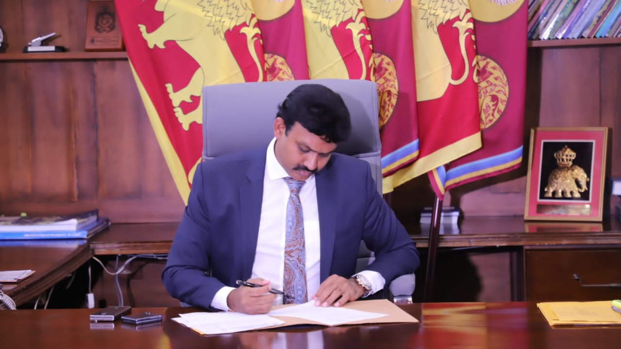 තවත් උපාධිධාරී ගුරුවරුන් 700ක් පත් කිරීමට සෙන්තිල්ගේ අවසරය