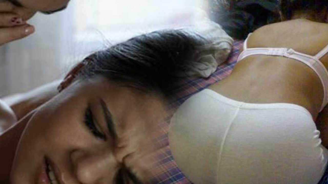 “මම මගේ රෝස මල ඒ මිනිස්සුන්ට දෙනවා” “….කගේ දුවෙක් අහගන්නවට වඩා හොඳයි යන එක” ගත තෙරපෙන තැන නොපෙනෙන හිතේ මිරිකෙන කතාවක්