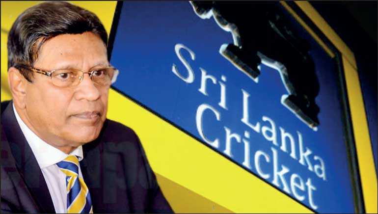 මොහාන් ද සිල්වා ඉල්ලා අස්වීමේ ලිපිය භාර දෙයි