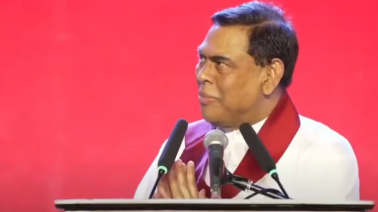‘සමුළුව ඉවරවෙලා පරිස්සමින් ගම්වලට යන්න” – පොදුජන පෙරමුණේ සමුළුවට ආ ජනතාවට බැසිල්ගෙන් අවවාද
