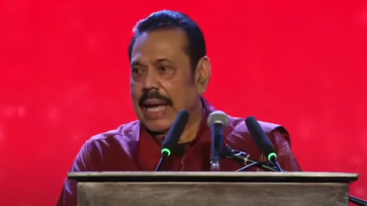 “දැන් සූට් මහගෙන ඉන්න කට්ටිය රට අමාරුවේ වැටිලා ඉන්න වෙලාවේ සූට් ඇන්දේ නැහැ” – පොහොට්ටු සම්මේලනයේදී හිටපු ජනපති කියයි