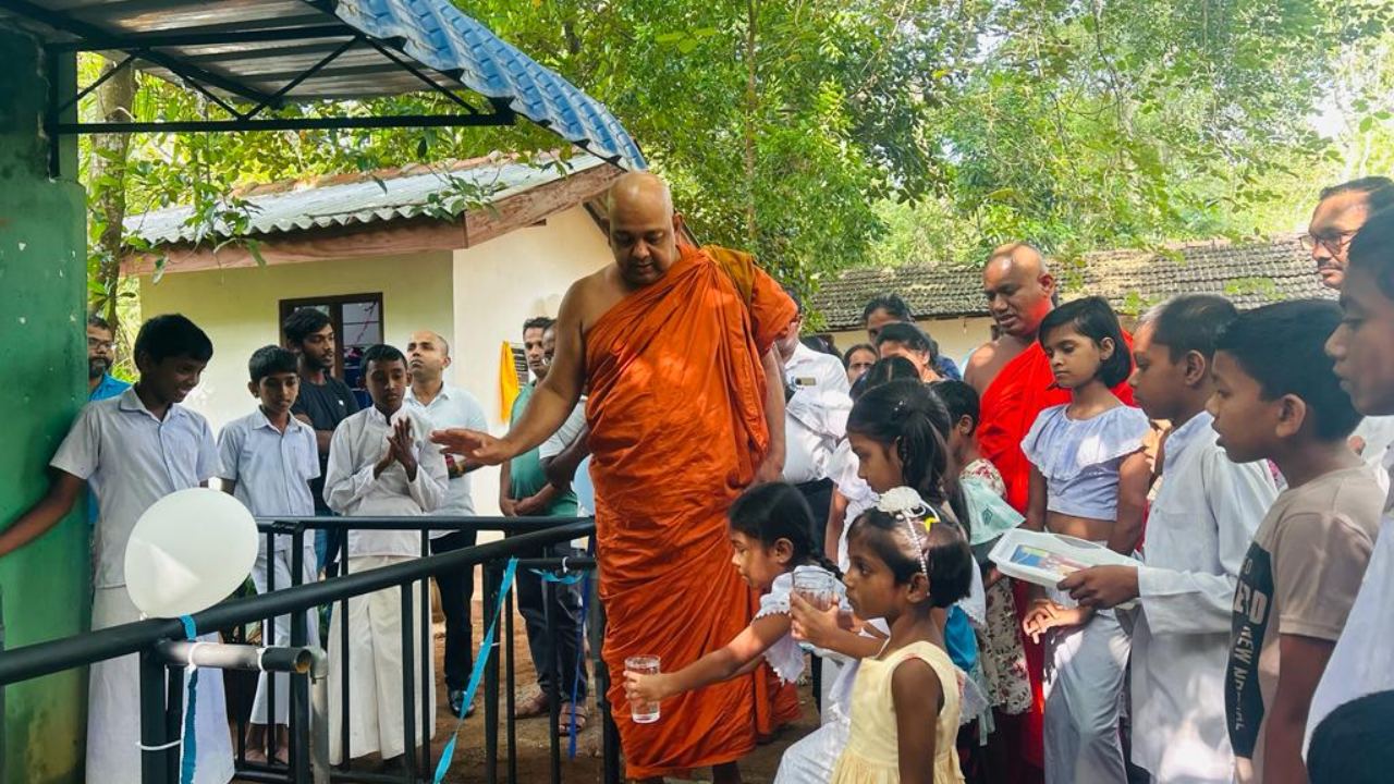 G.S.Charity ආයතනය සහ ජේෂ්‍ඨ මහාචාර්ය මැදවච්චියේ ධම්මජෝති නායක හිමිගේ මෙහෙයවීමෙන් මැදවච්චිය ප්‍රදේශයේ ජනතාවට ජල පිරිපහදු යන්ත්‍ර 35ක්