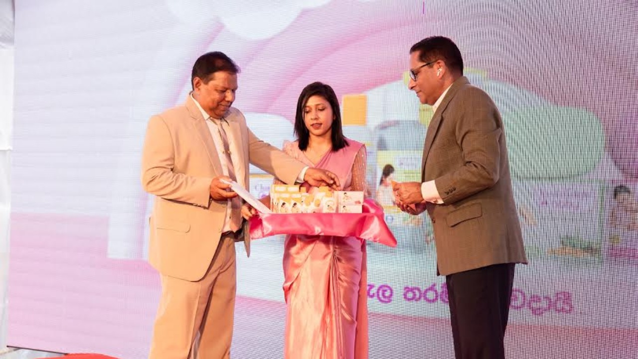 චන්දනාලේප සිය ආයුර්වේද ළදරු නිෂ්පාදන පෙළ එළිදක්වයි