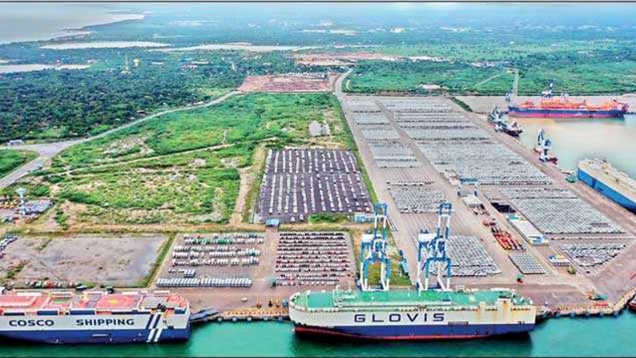 හම්බන්තොට වරායේ ගල ඩොලර්වලට රට පටවයි