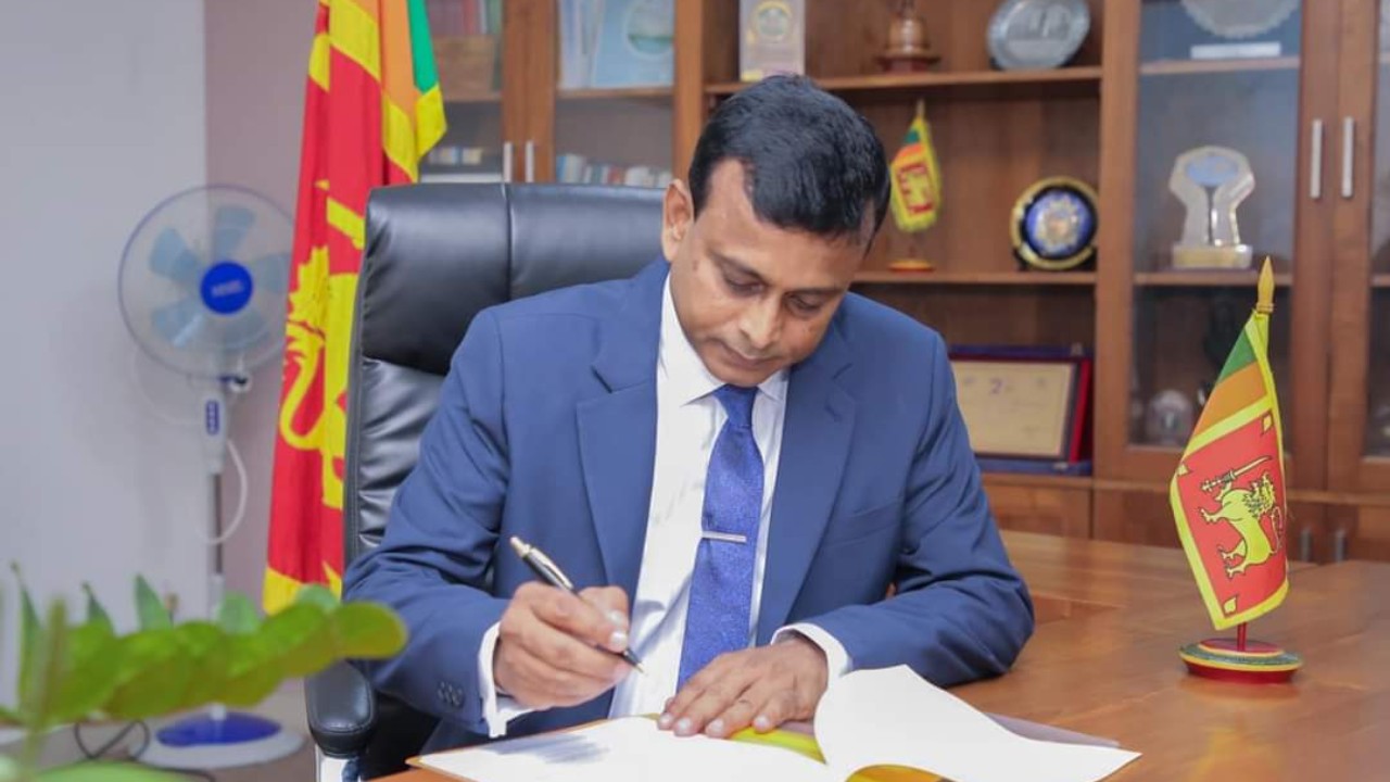 පරිසර අමාත්‍යංශයේ නව ලේකම් ලෙස ප්‍රභාත් චන්ද්‍රකීර්ති වැඩබාර ගනී