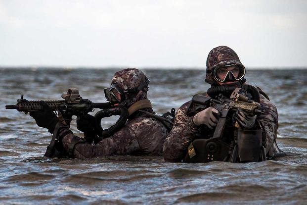 ඇමරිකානු නාවික හමුදා SEALs භටයින් දෙදෙනෙක් අතුරුදහන්