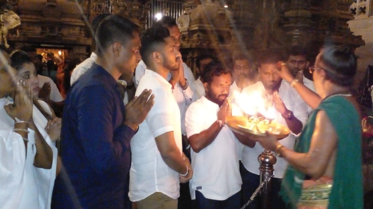 රටට සෙතක් වෙන්නැයි ඉල්ලා පොහොට්ටු තරුණයෝ දෙවියන් යදී