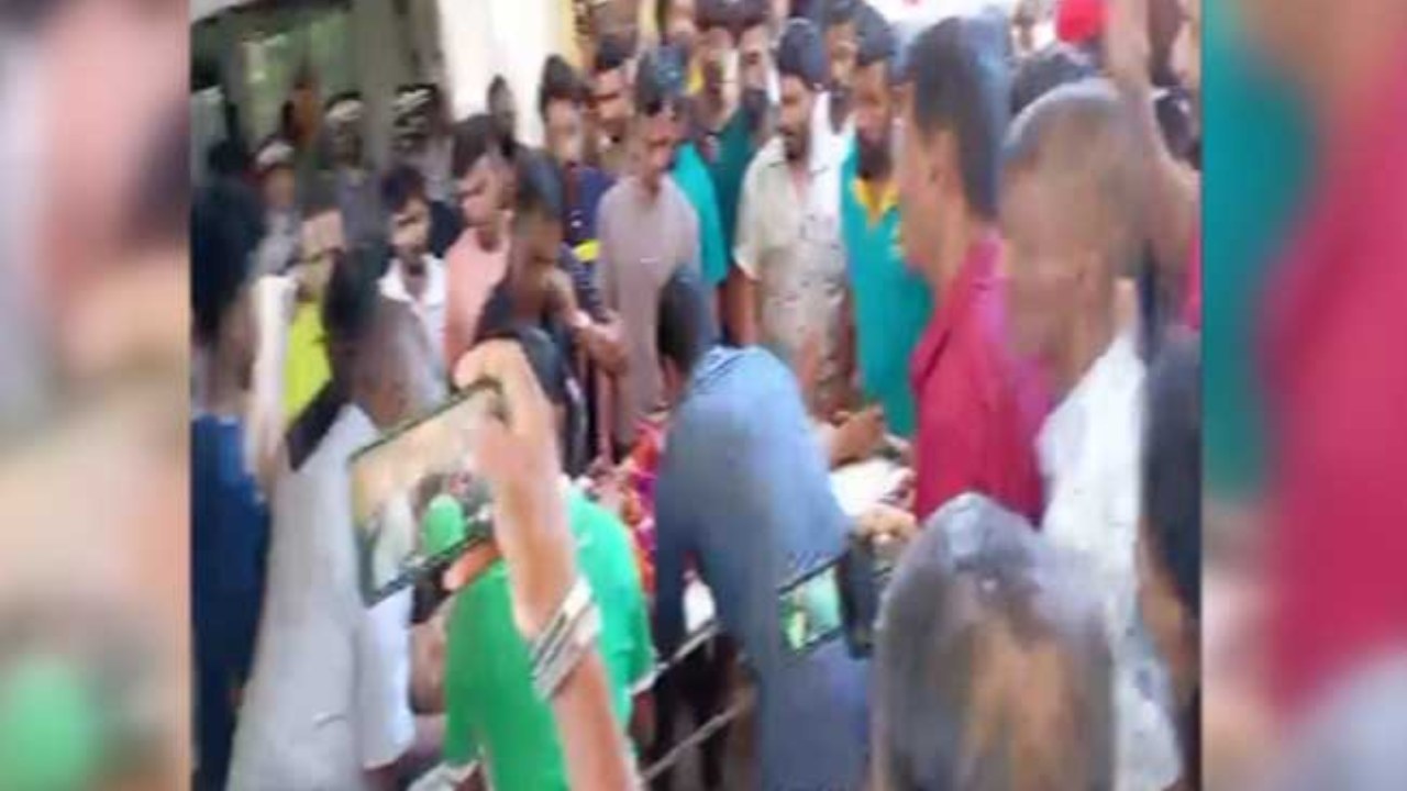 පැහැරගෙන ගොස් තරුණයෙකුට කැලෑවකදී දස වධ දීලා වීඩියෝත් කරලා