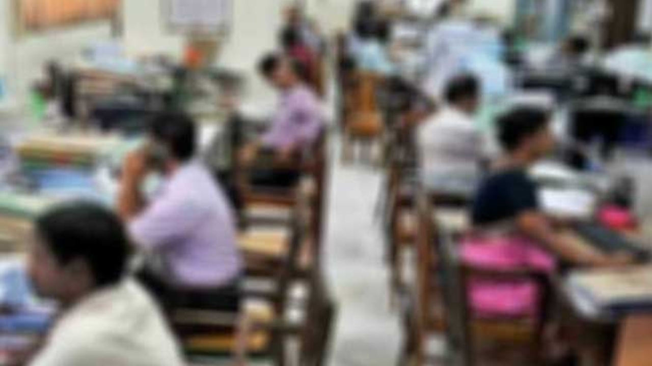 උපාධිධාරී රජයේ සේවකයන්ට ප්‍රශ්ණයක්?