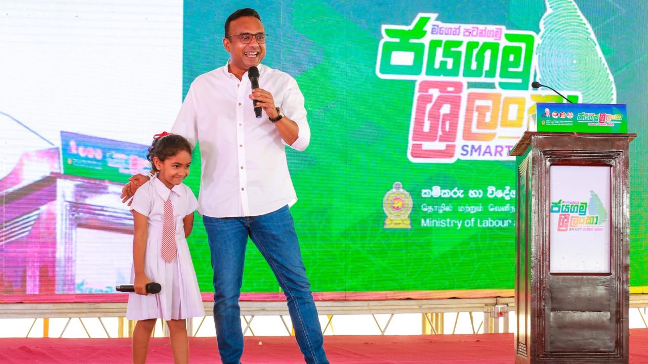 “අපිට ඉලක්කයක් තියනවා – හැබැයි එතනට බෙදිලා යන්න බෑ” – මනූෂ