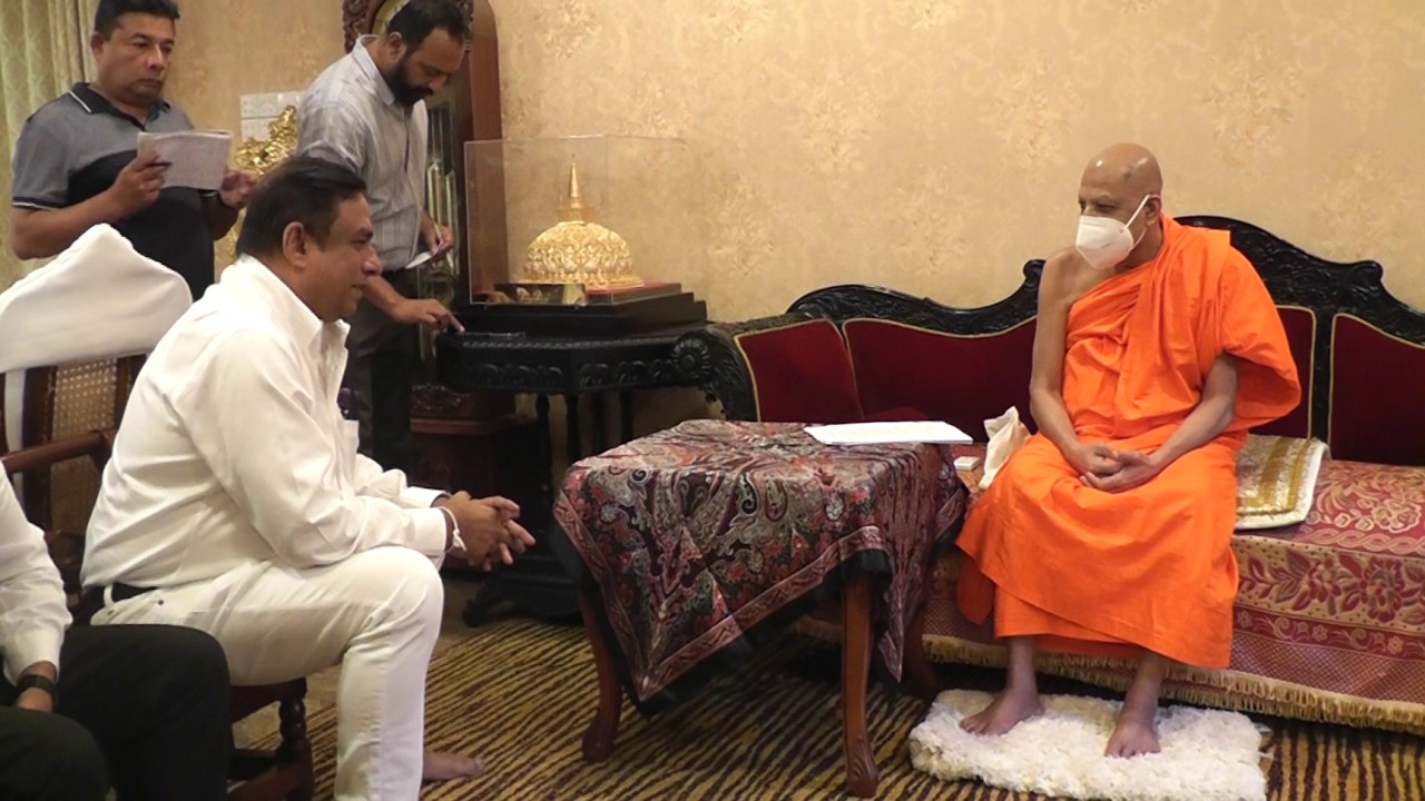 මල්වතු මහ නා හිමියන්ගෙන් දේශපාලනඥයන්ට දැඩි දෝෂාරෝපණයක්