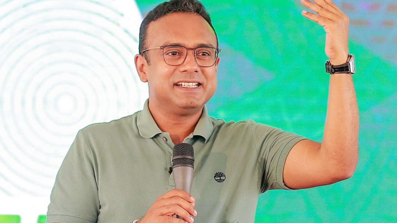 මහතීර් මොහොමඩ් වගේ කිව්ව නායකයො රට දාලා යද්දි දැක්මක් ඇති නායකයා වැඩ කර පෙන්වා අවසන් – මනුෂ