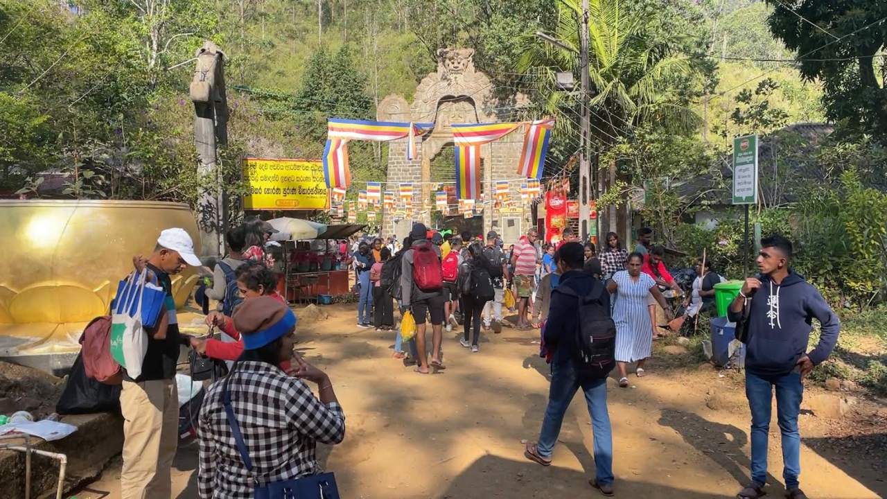 වරින් වර විදුලිය විසන්ධි වීමෙන් ශ්‍රී පාද වන්දනාකරුවන් දැඩි අසිරුතාවයට