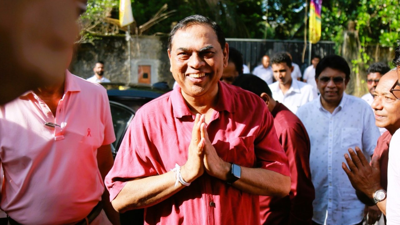 බැසිල් රාජපක්ෂව අත්අඩංගුවට ගන්න අධිකරණය වරෙන්තු නිකුත් කරයි