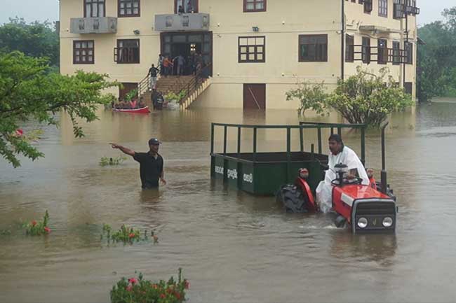 ගංවතුර පවතින විට කළ යුතු නොකළ යුතු දේ මෙන්න