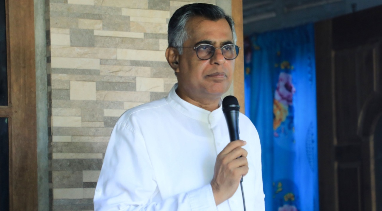 “අඩු කරනවා කිව්ව තෙල් මිල කෝ? – ලයිට් බිලත් අඩු කරන්න” – පාඨලී