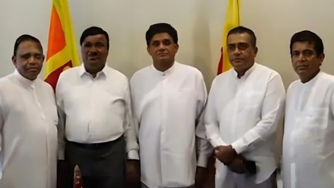 පොහොට්ටුවේ සහ නිදහස් පක්ෂයේ ප්‍රභලයින් රැසක් සජිත් සමඟින් එක්වෙයි