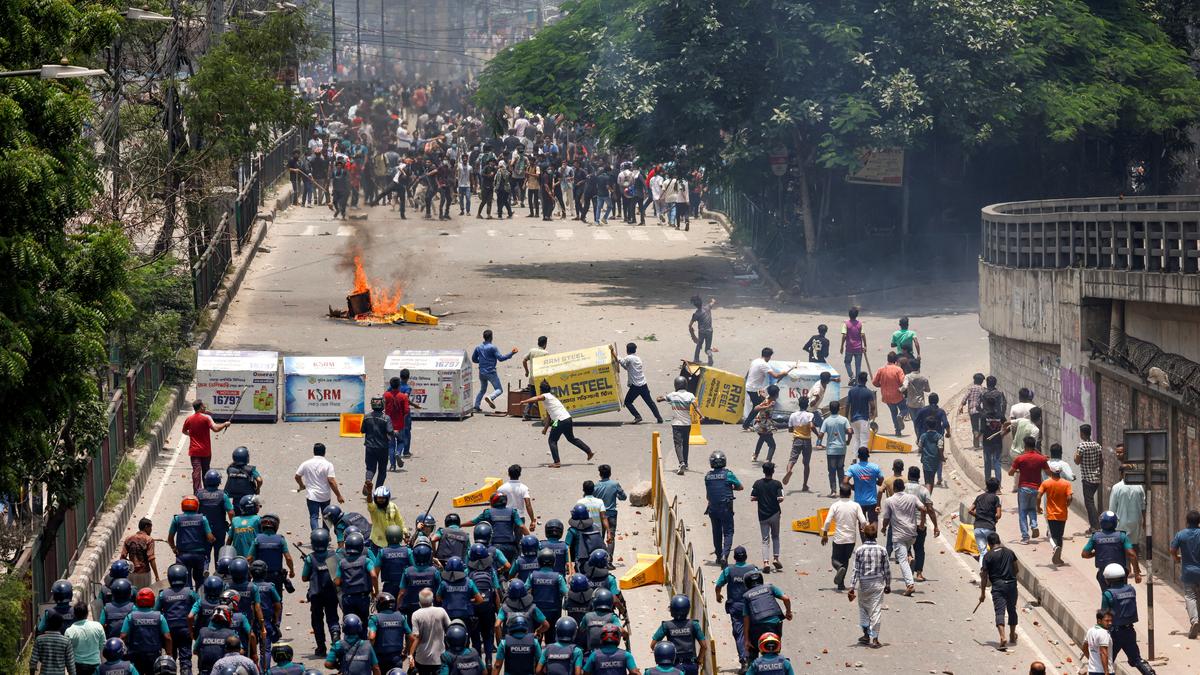 බංග්ලාදේශ සිසු උද්ඝෝෂණ අතර මියගිය සංඛ්‍යාව ඉහළට​