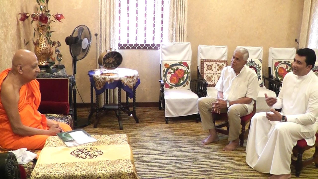 විධායක ජනපති ධූරය අහෝසි කිරීමට කිසිවෙක් හෝ කැමති වෙන්නේ නෑ – මල්වතු මහා නා හිමි